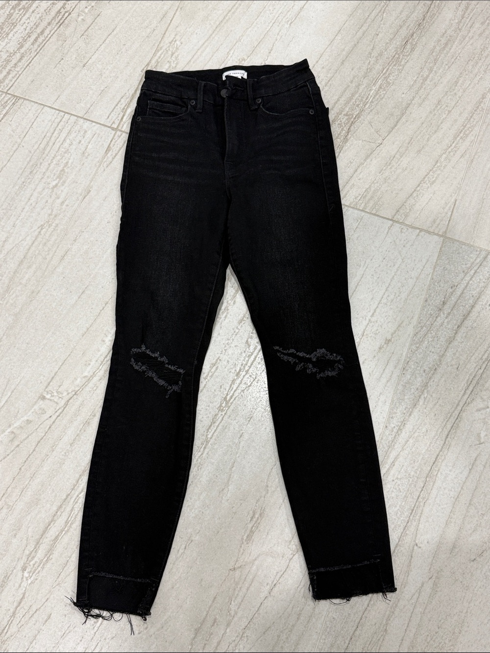 NWOT Good American frayed hem size 2/26